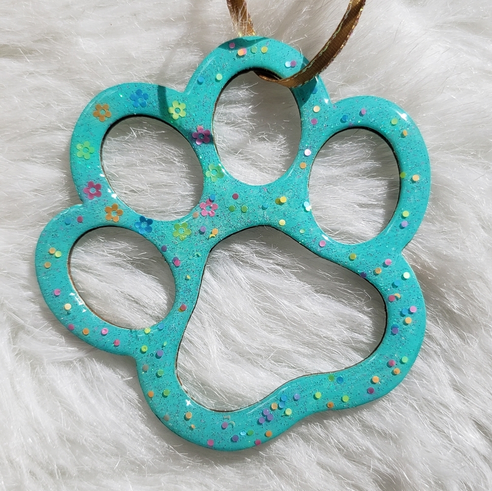 Handmade Spring Paw Print Decor Accessory - Picture 3 of 11